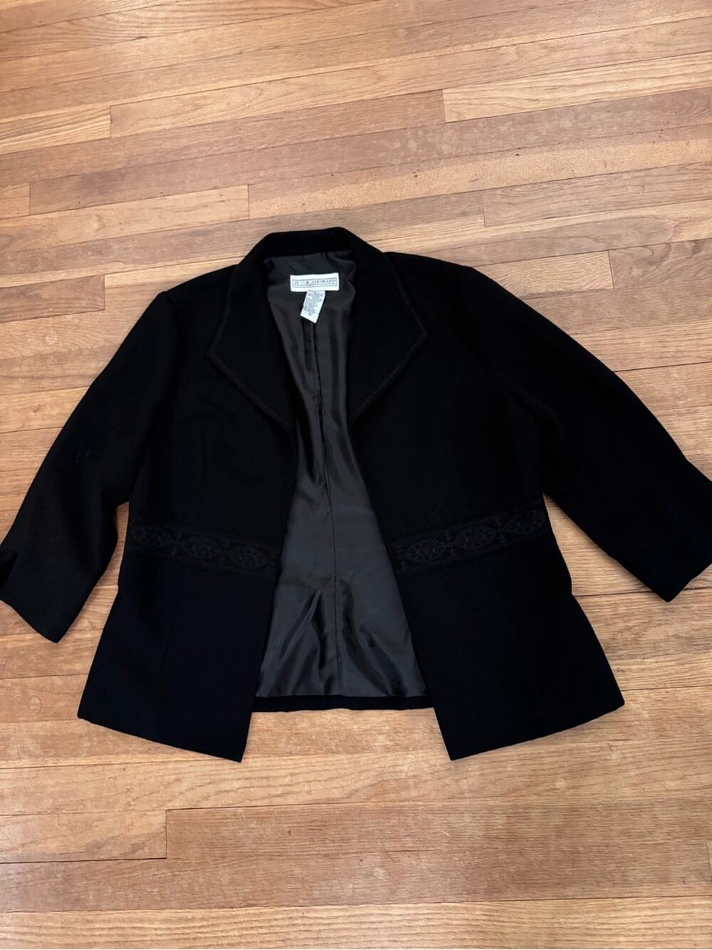 Jessica Howard Women's Black Embroidered Waist Blazer Jacket - Size 14
b25